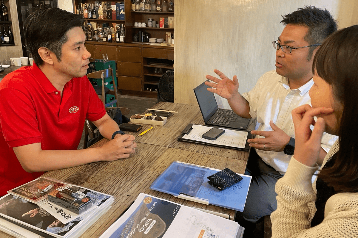 IKOMIAにてマニラ現地の旅行会社に向けて名古屋の観光プロモーションを説明中。